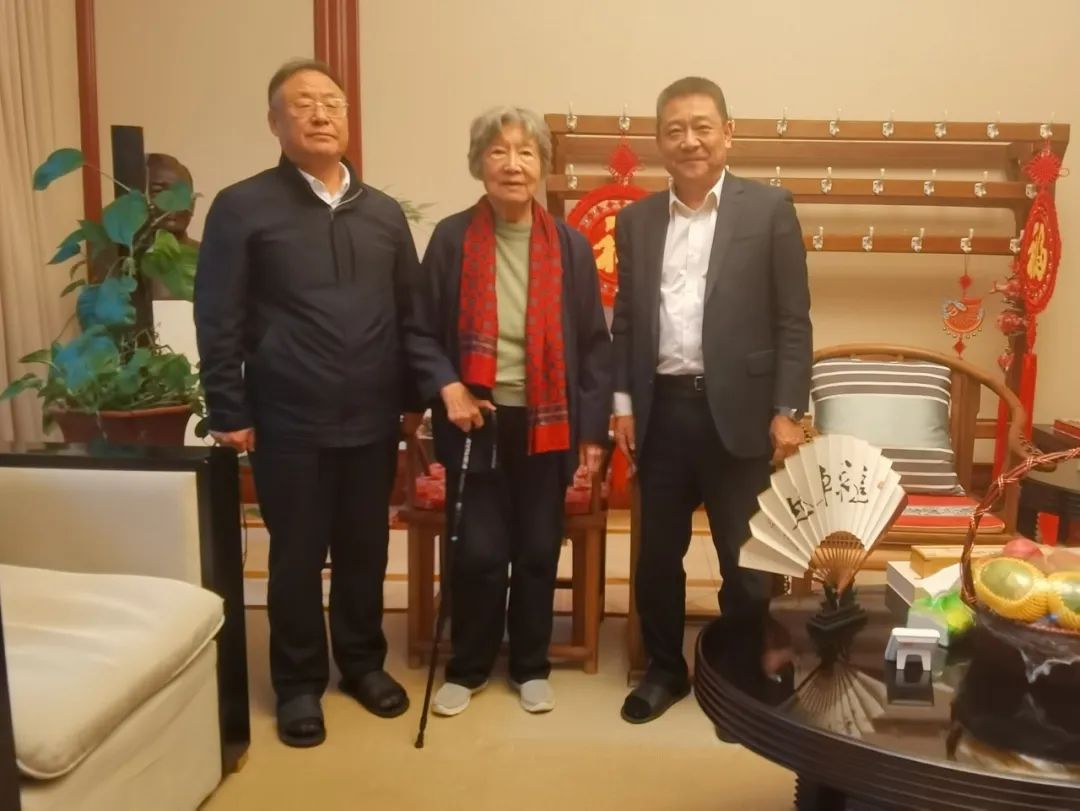 中智集團(tuán)黨委走訪慰問老干部和黨員群眾